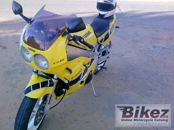 1988 Yamaha FZR 400 photo